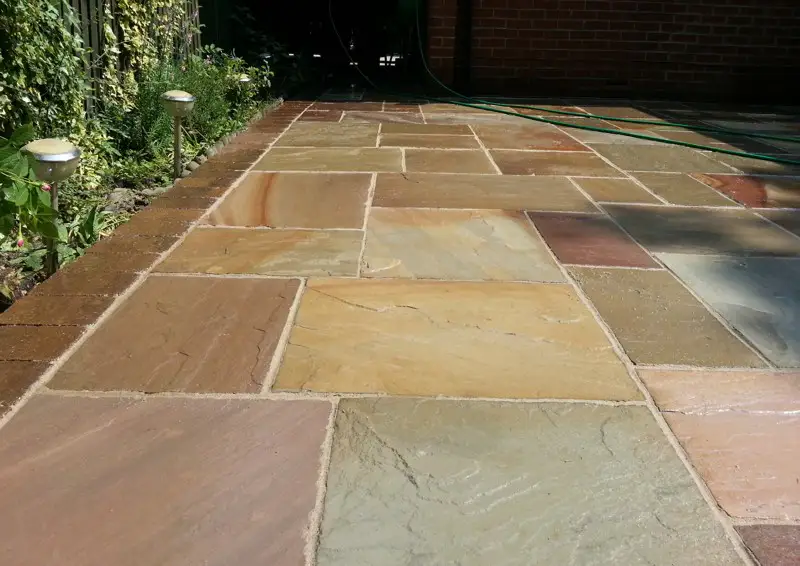 Multi-tonal sandstone flagging with natural variation